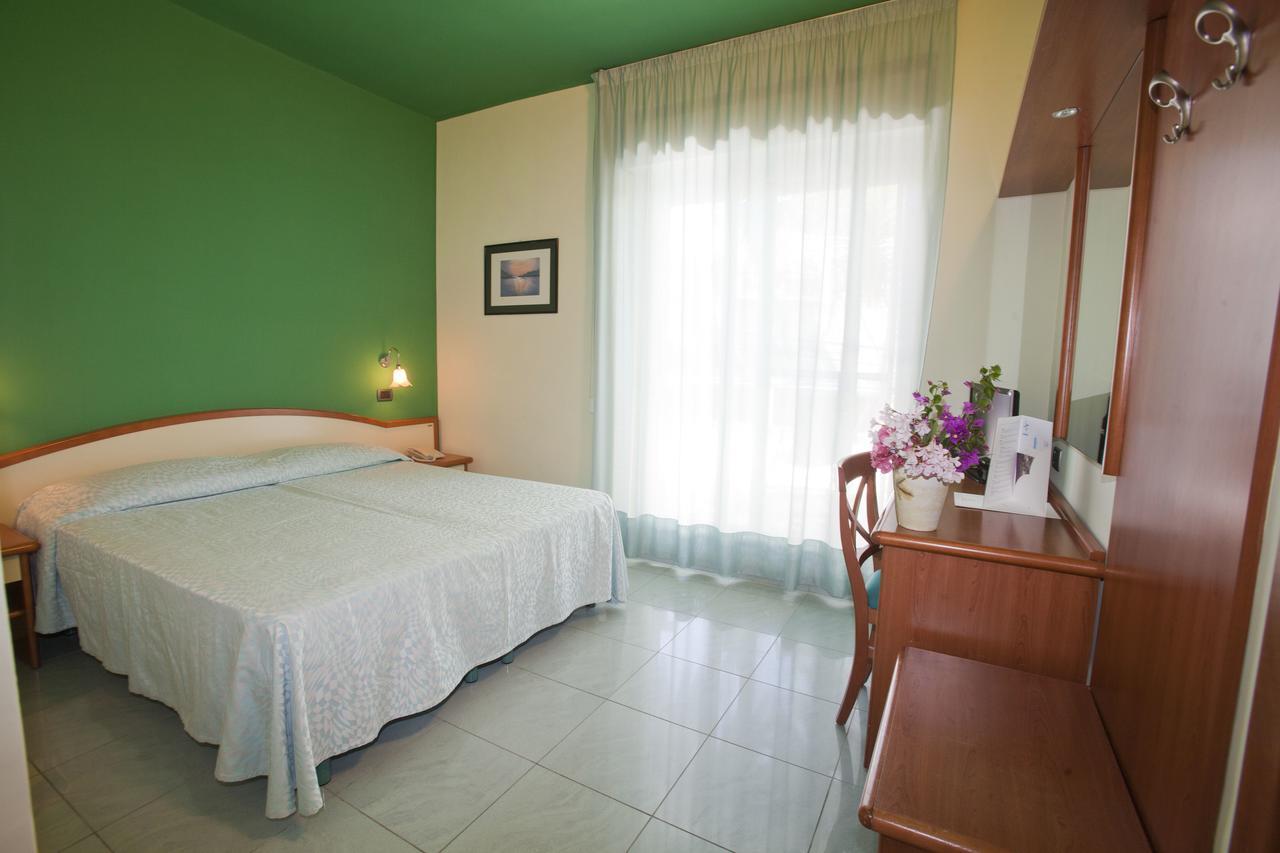 Hotel Gabbiano San Domino Luaran gambar