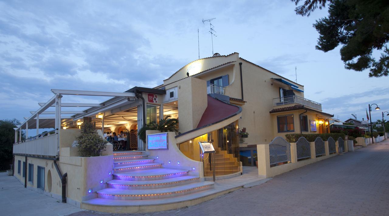 Hotel Gabbiano San Domino Luaran gambar