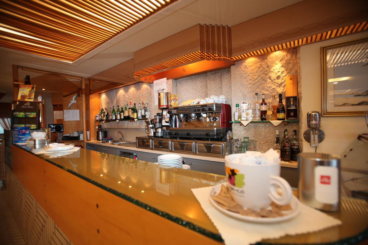 Hotel Gabbiano San Domino Luaran gambar